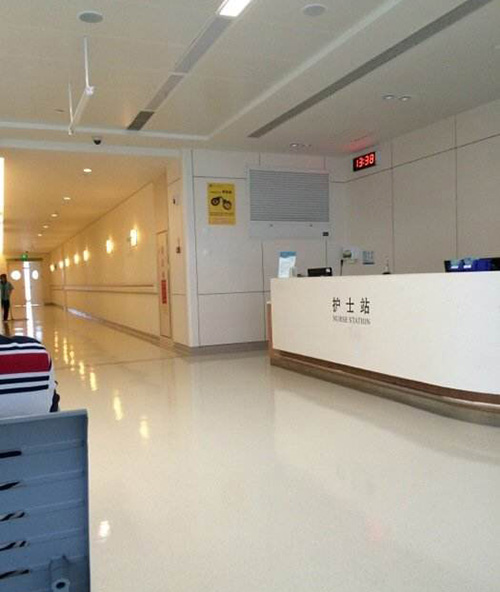 采用小黄片观看防火板装修的香港大学深圳医院护士站